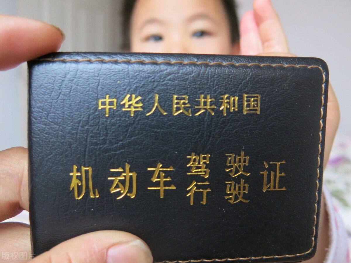 出租车备案证到哪里年审