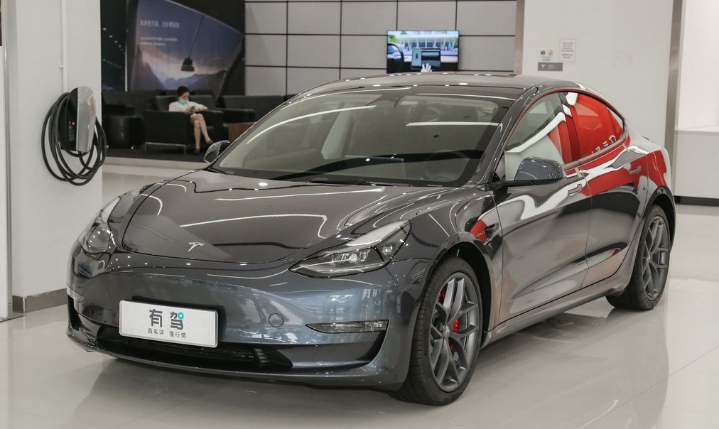 特斯拉车顶改颜色要备案么