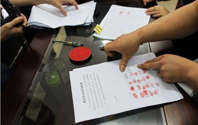 购房合同去掉一个姓名可以备案吗