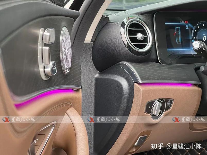 宝骏e300音响主机位置
