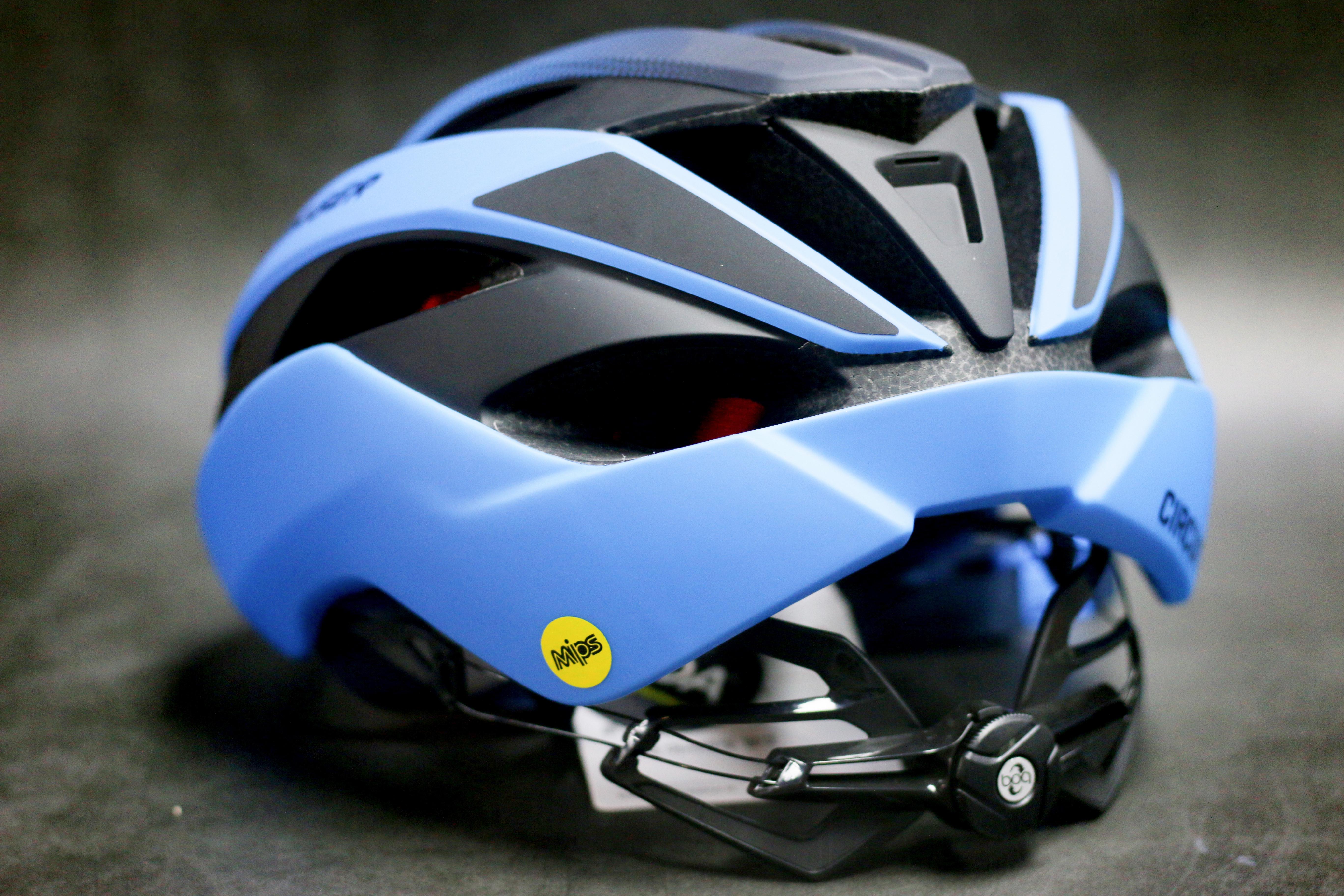 头盔蓝牙耳机主机怎么贴外面