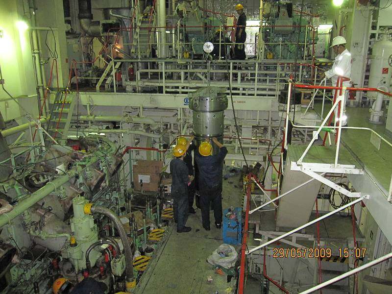 主机吊缸英文怎么说