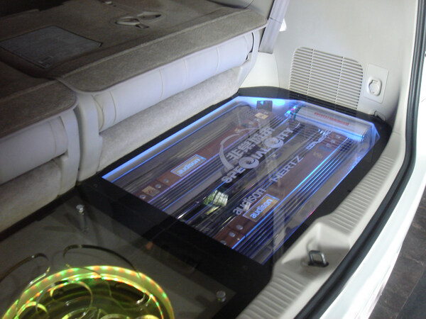 老款霸道改装音响主机