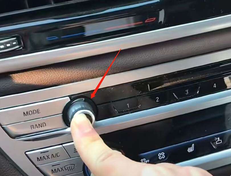 宝马x5主机黑屏无声音