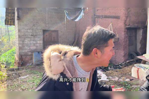 主播直播老爸冲进房间摔主机