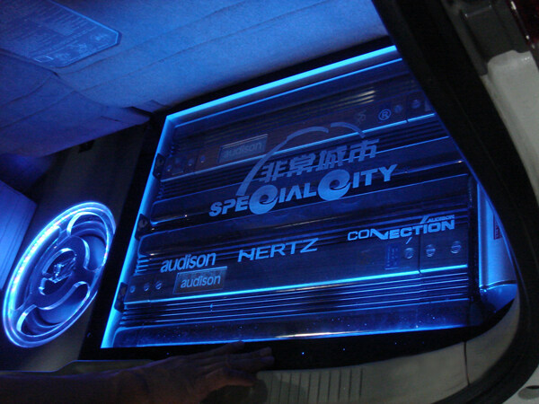 老款霸道改装音响主机