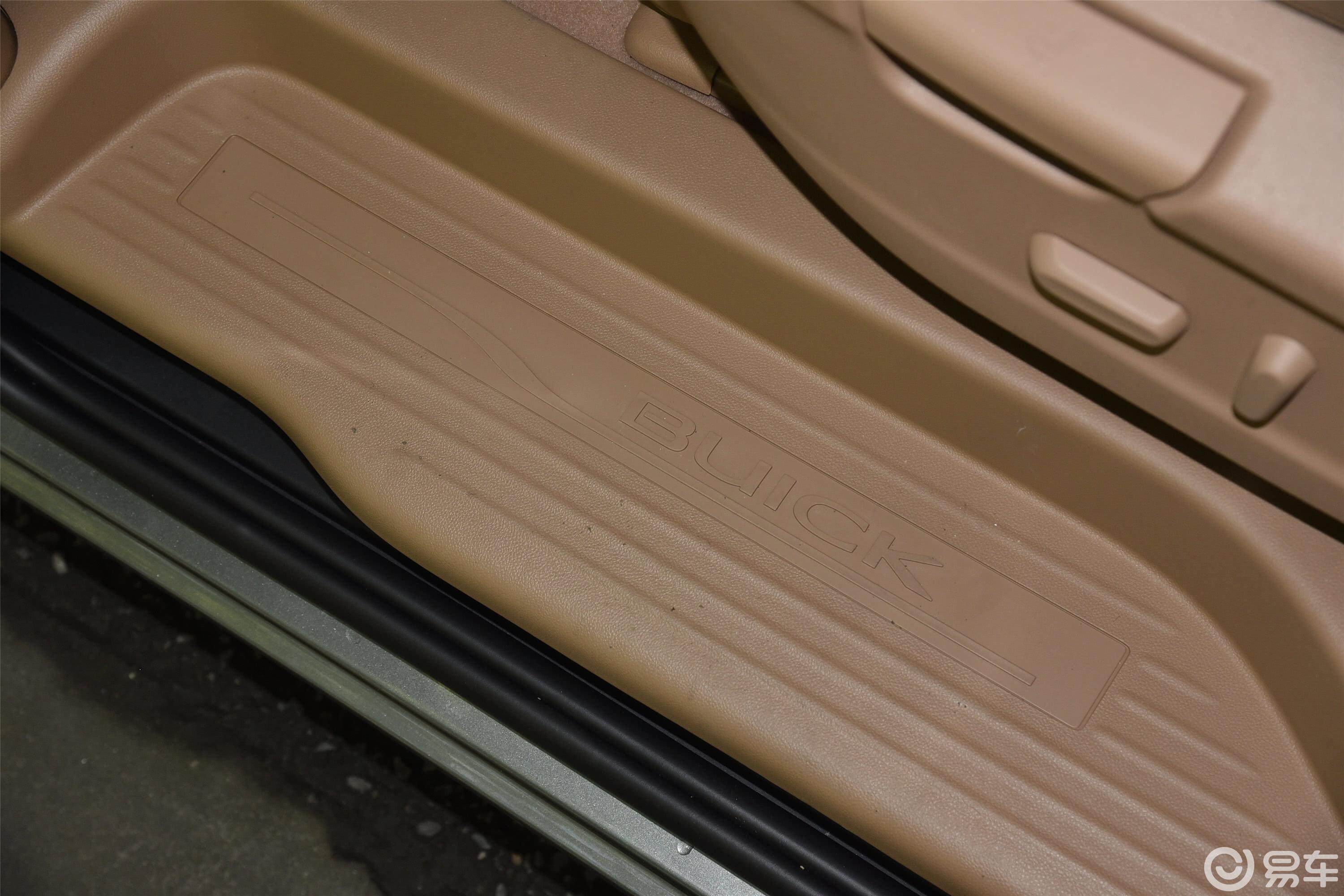 别克gl8es主机怎么拆