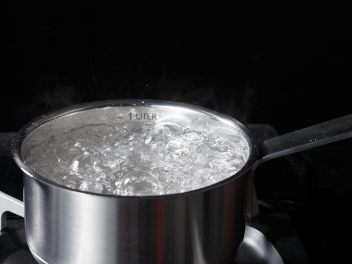 主机泡在水里视频