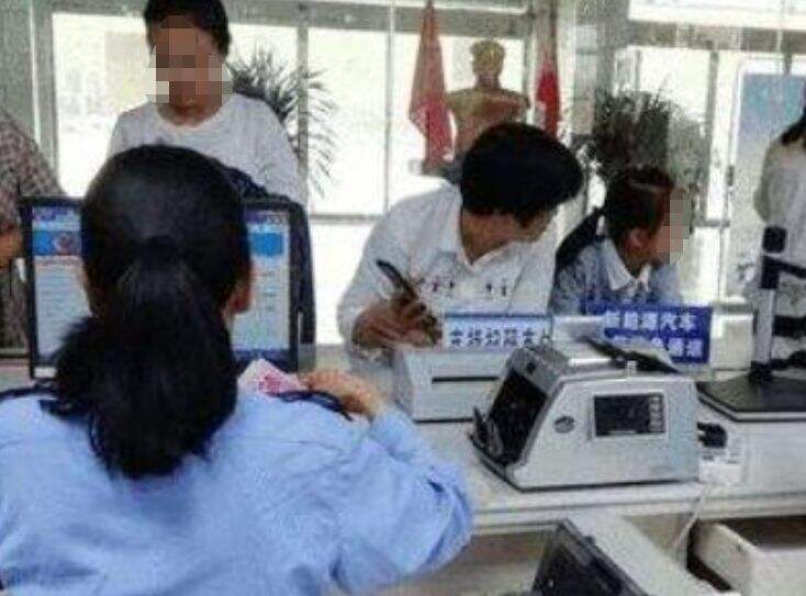 贴改色膜如何备案要本人吗