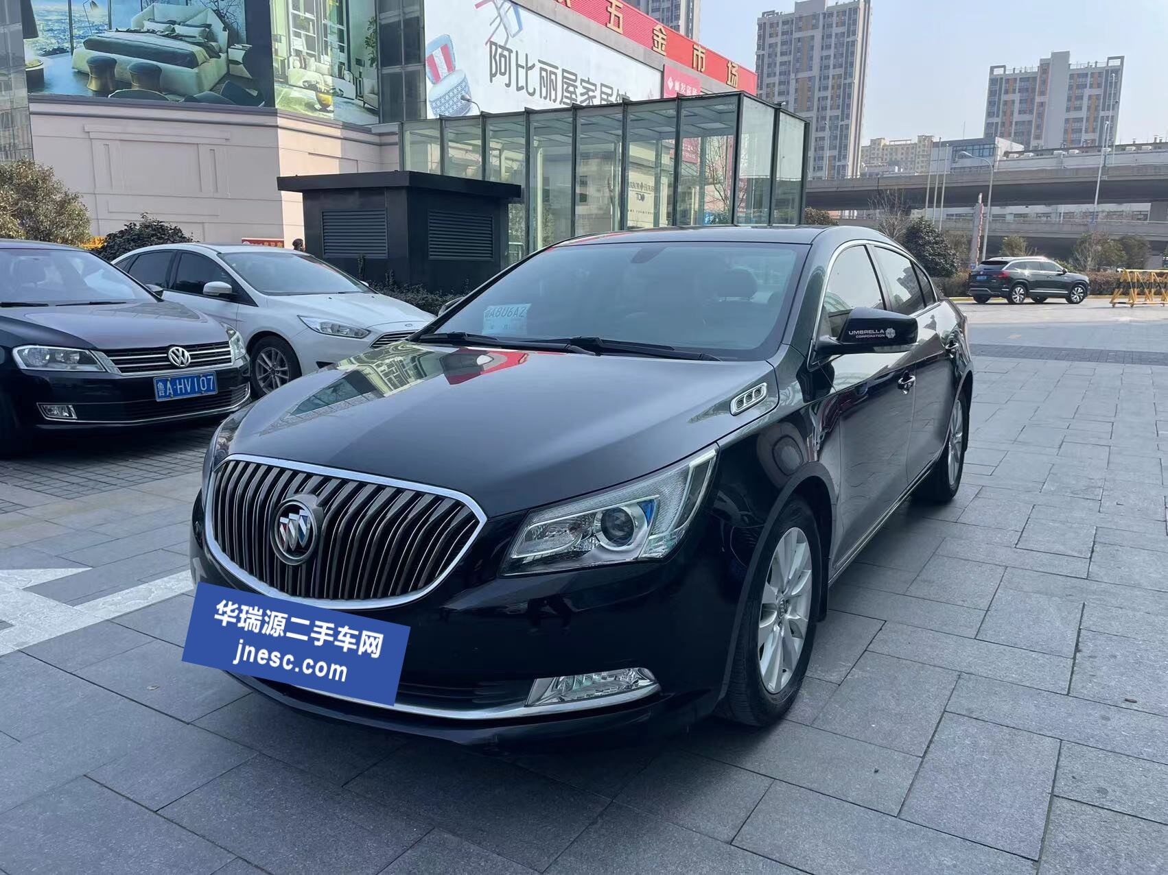 10年别克君越倒车雷达主机在哪里