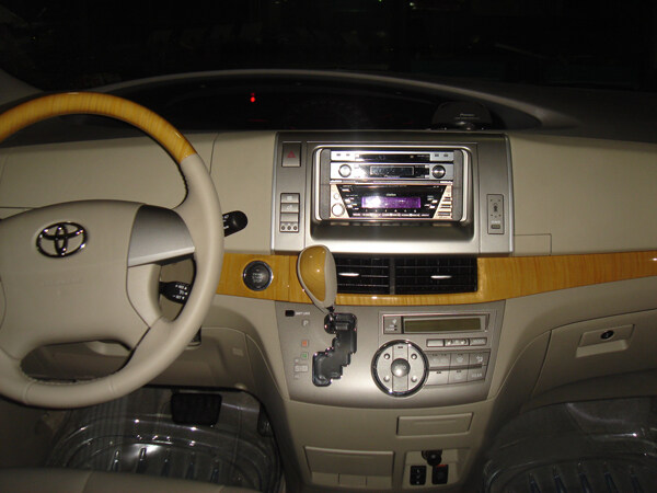 老款霸道改装音响主机