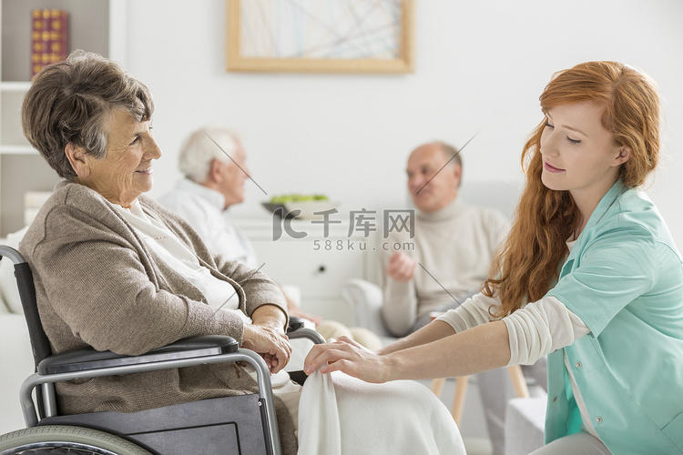 照顾子女的老年人异地就医备案
