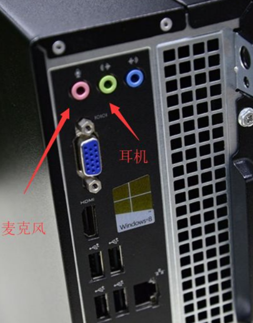 台式电脑主机里面的电池在哪个地方