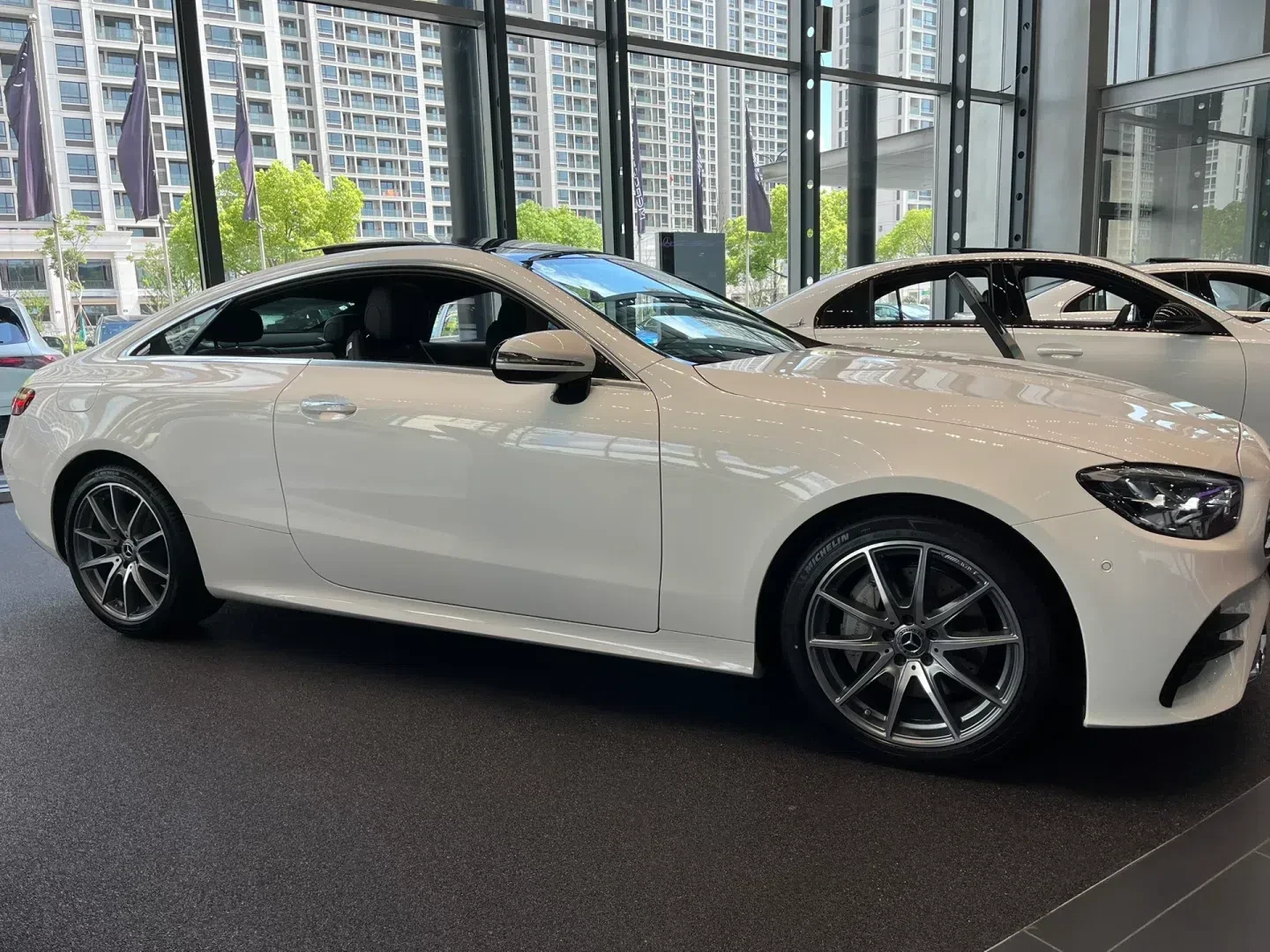 老款奔驰e260两门主机拆卸