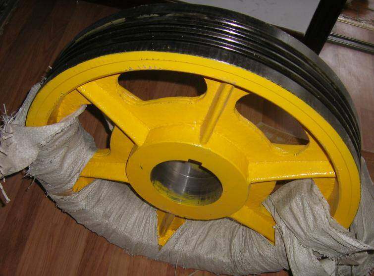 电梯主机曳引轮直径