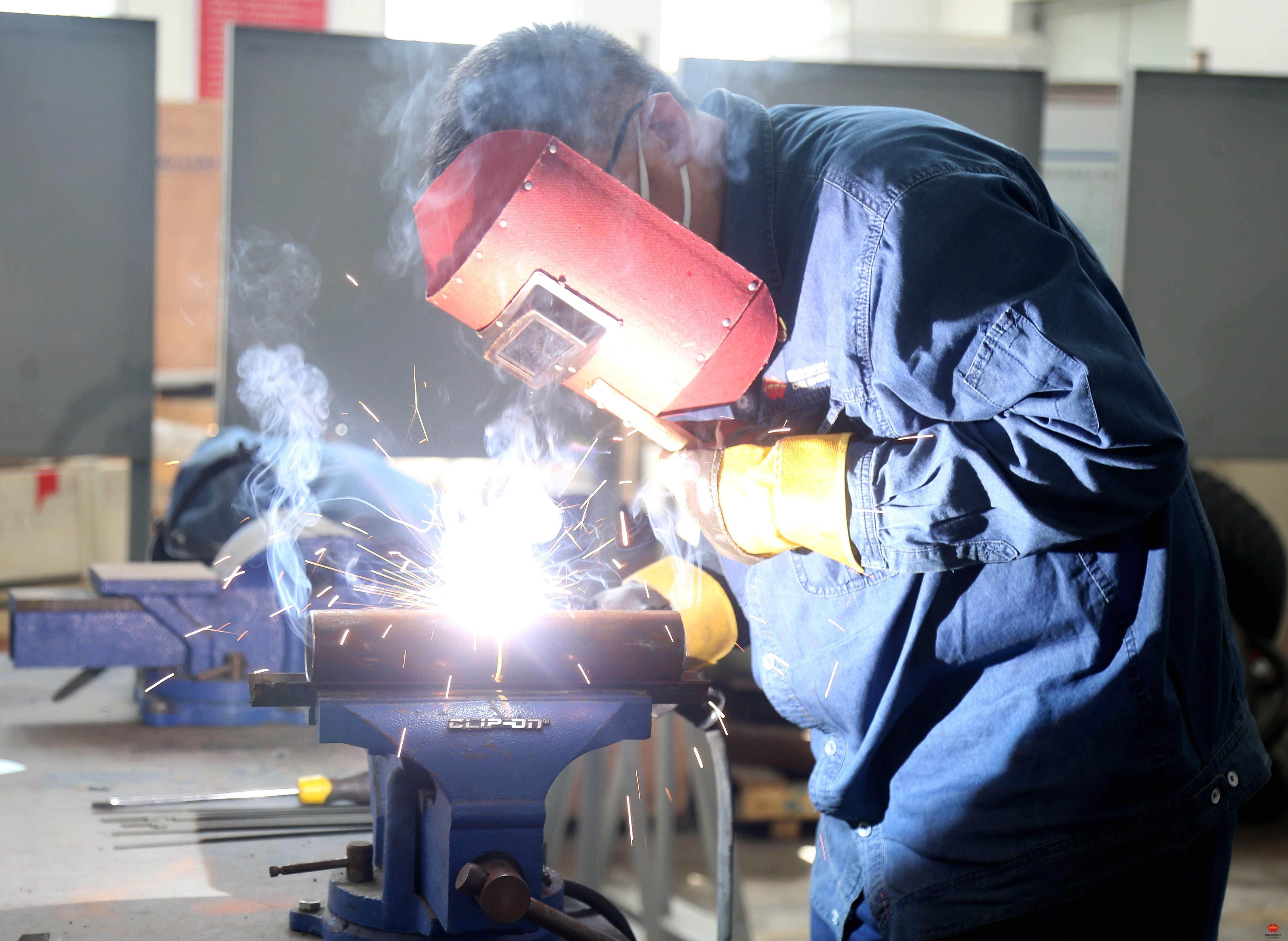 焊工提前退休需要备案吗