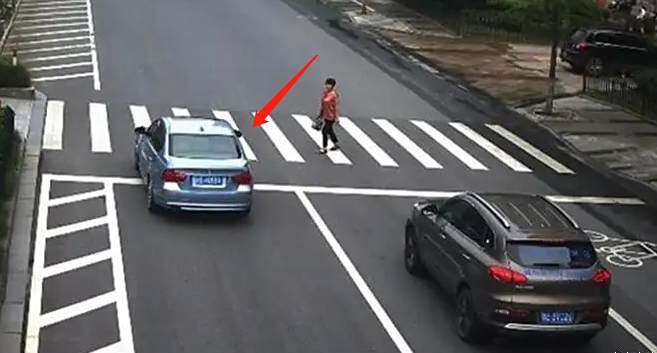 闯红灯抓拍主机