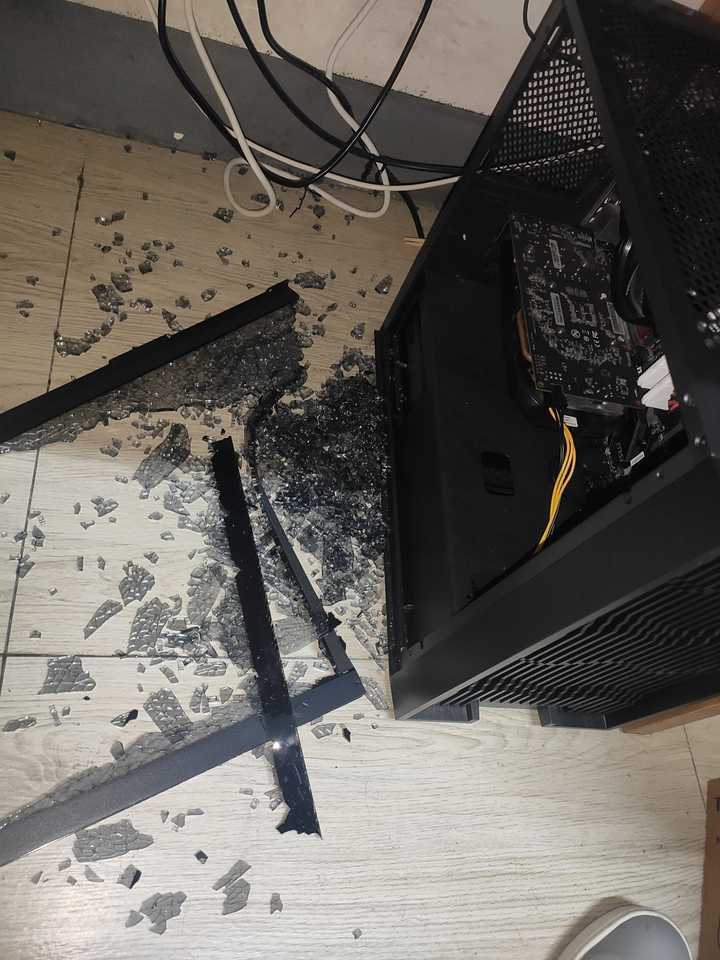 主机侧面玻璃拆了
