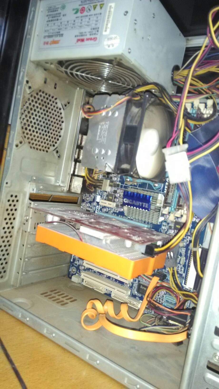 台式主机内部灯光关闭