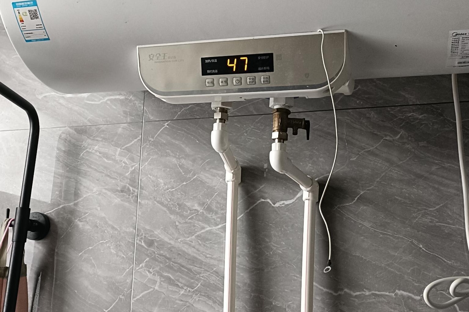 美的热水器主机保修几年
