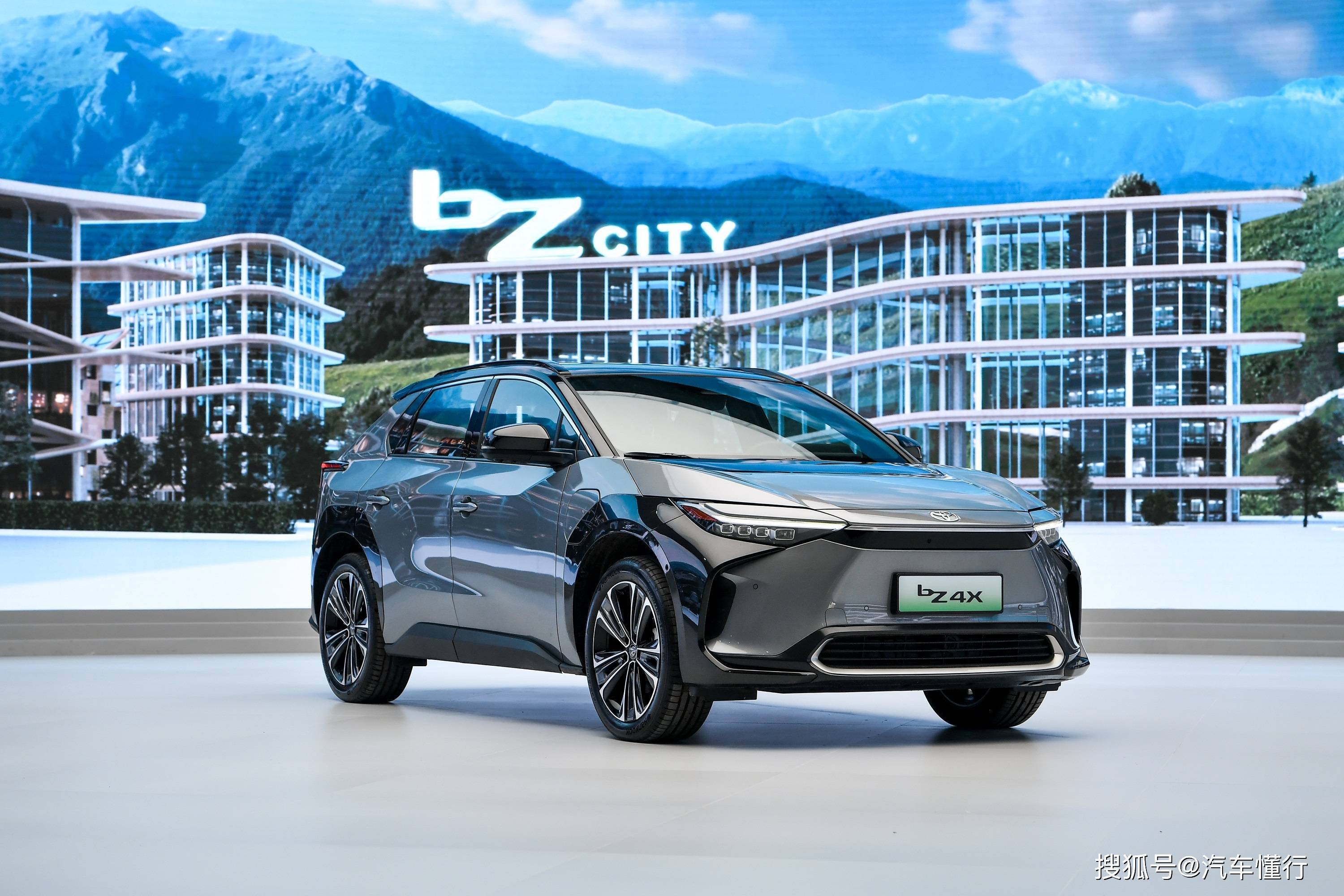 丰田rav4伸缩屏主机