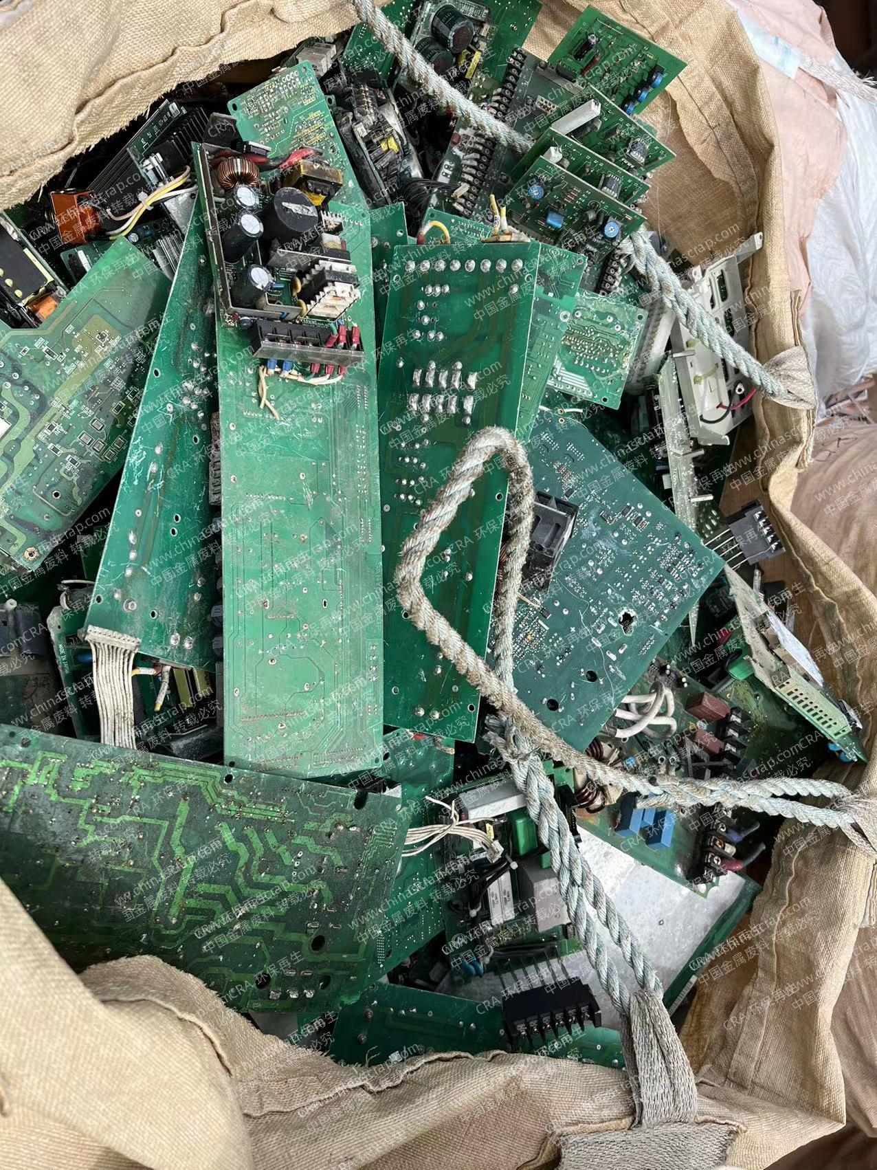 电脑主机线路板在哪里