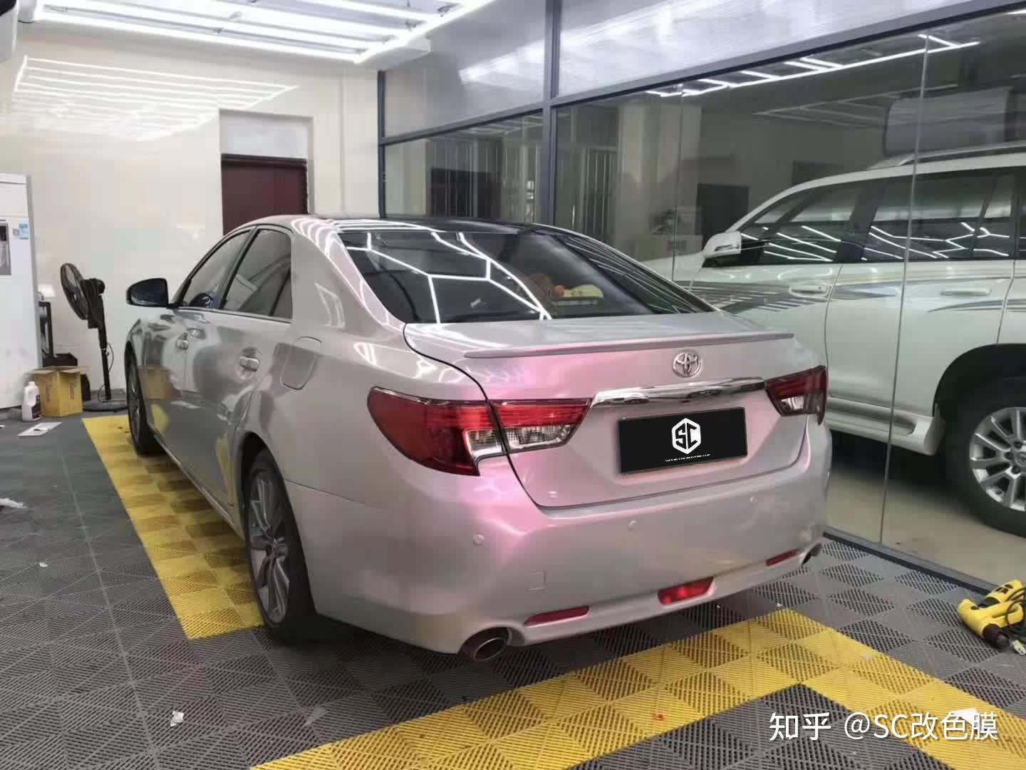 锐志棕色贴什么颜色膜不用备案