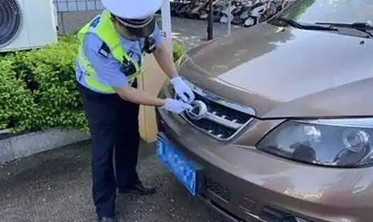 车身一半白一半黑能备案吗