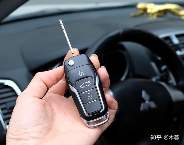 电脑主机的电池能用车钥匙电池么