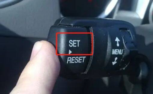 电脑主机复位键位置