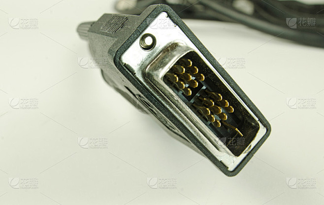 显示器电缆接到主机哪里
