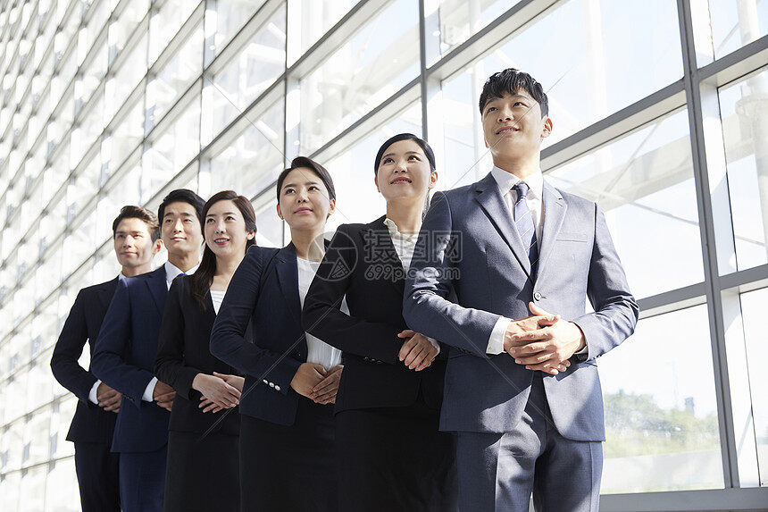 职员休产假要提前去社保局备案吗