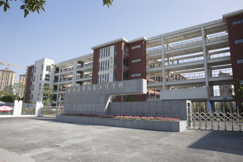 学校机房主机怎么给手机充电