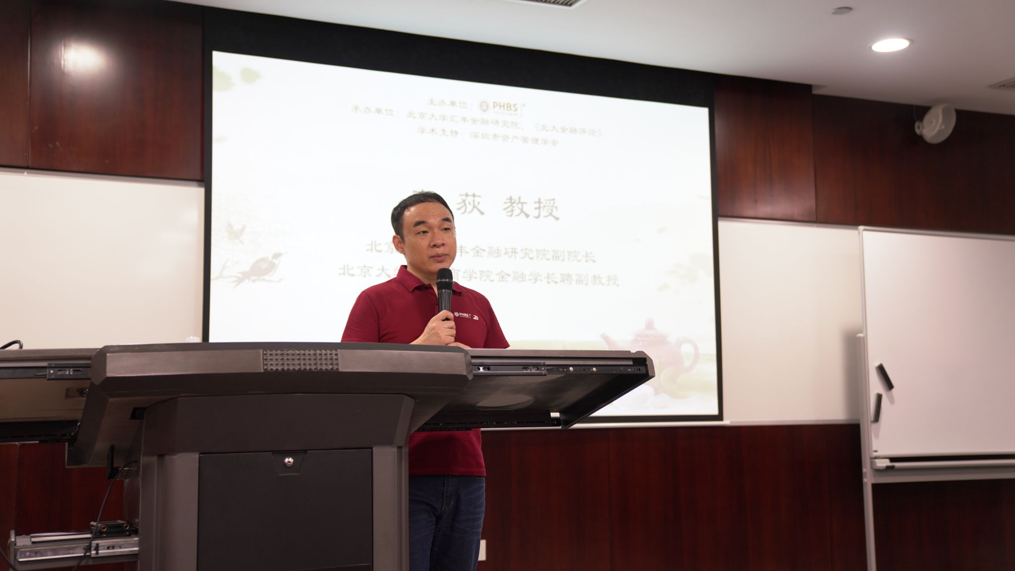 一台显示器如何连接2个主机